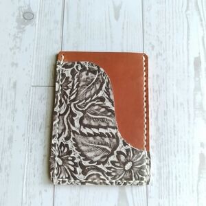 Hansmade Two Toned White Daisy Cognac Leather Minimalist Card Wallet